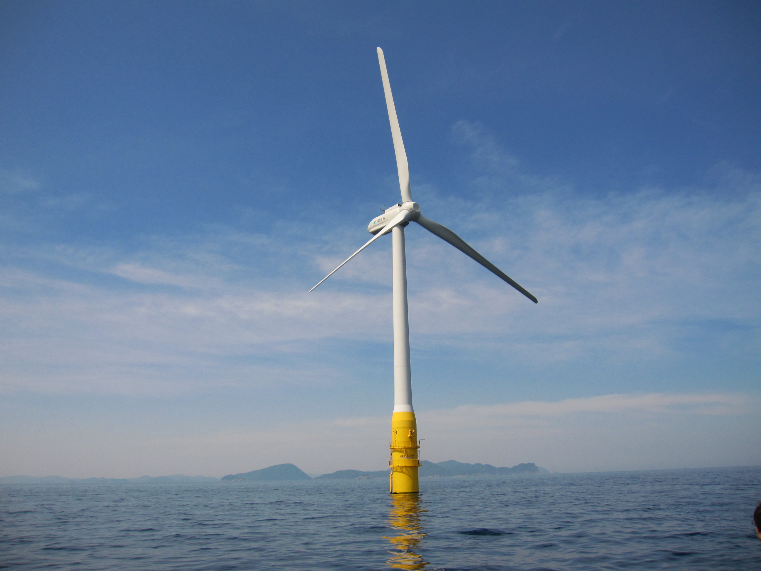 島topics 日本初 福江島の海に浮かぶ 浮体式洋上風力発電 1 800世帯に電力供給 Ritokei 離島経済新聞