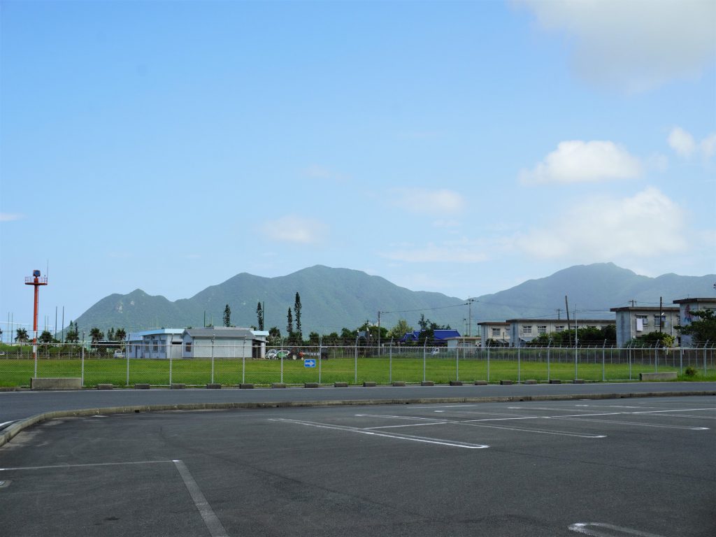 徳之島子宝空港から見た寝姿山（鹿児島県）
