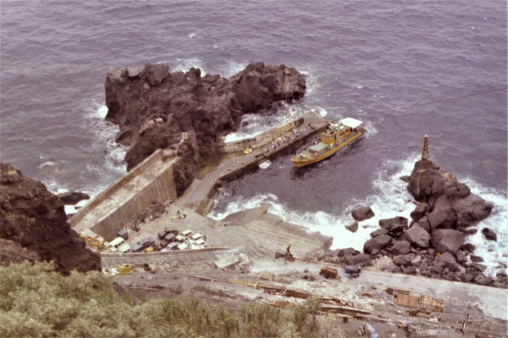 在りし日の島影 5 ゆらぎたつ青ヶ島の三宝港 寄稿 島旅作家 斎藤 潤 Ritokei 離島経済新聞