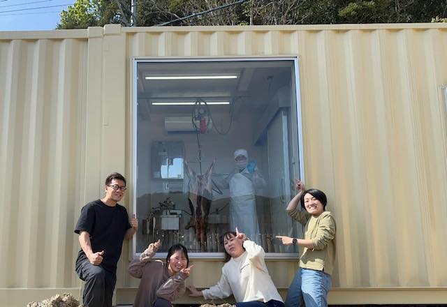 解体作業の見学もできる食肉加工施設 「対馬もみじぼたん」