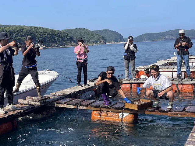 山と海のつながりを学ぶ「海と山ツアー」の一場面