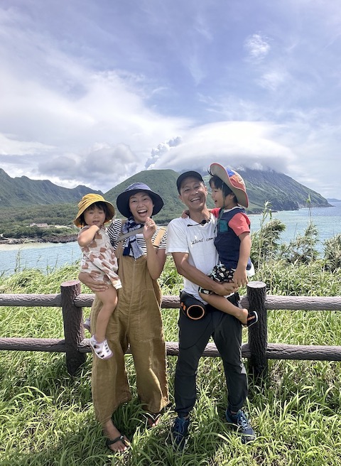 硫黄島で唯一ガイド業を営む大岩根さん家族