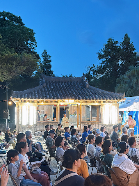 宮鳥御嶽での青年文化発表会風景
