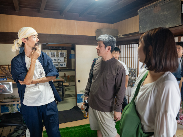 西田商店店主・西田さんと参加者